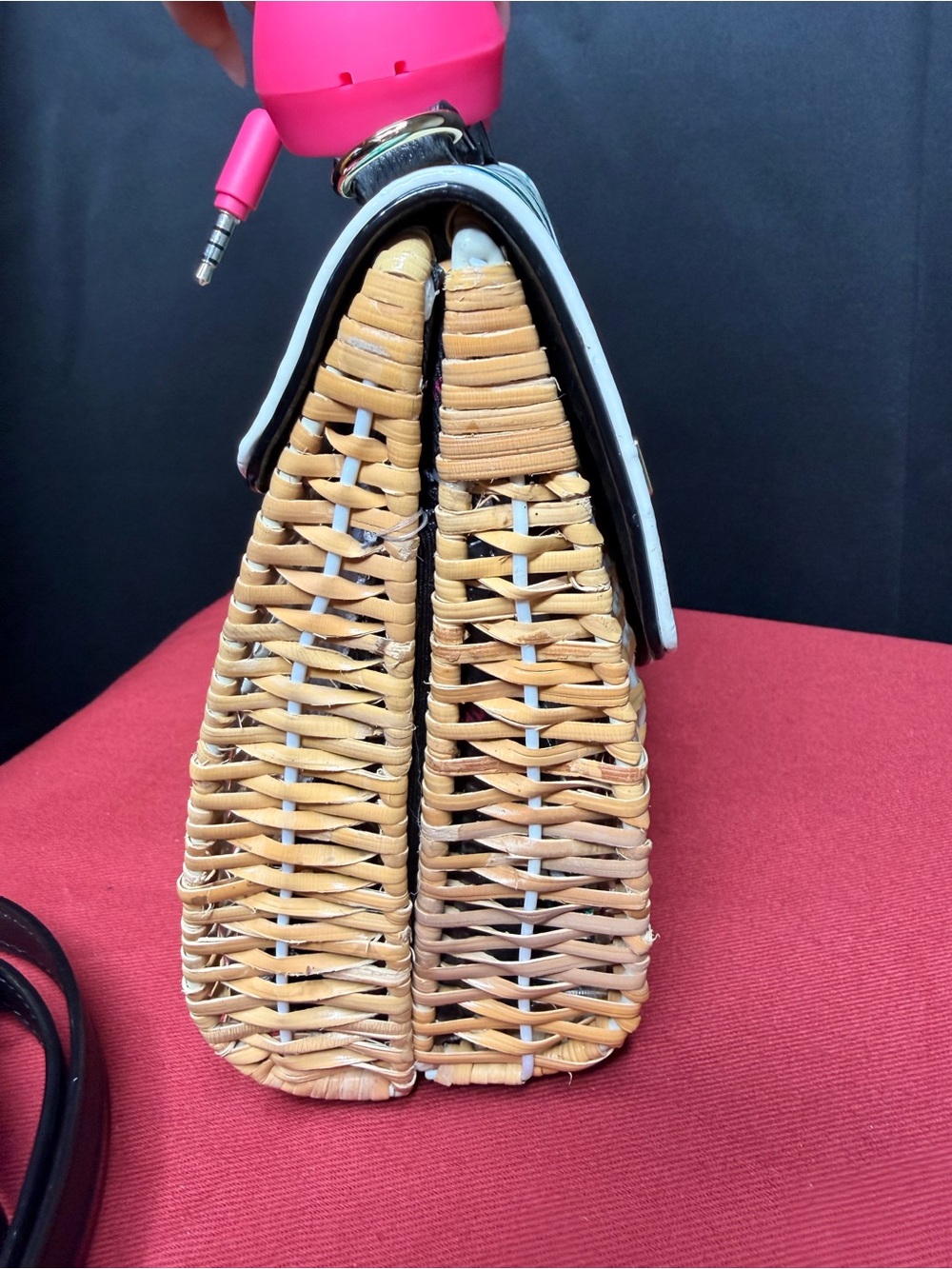 🤩 Adorable Betsey Johnson Pink Phone Dial Wicker Crossbody with Teal Leaf Flap - Picture 8 of 10